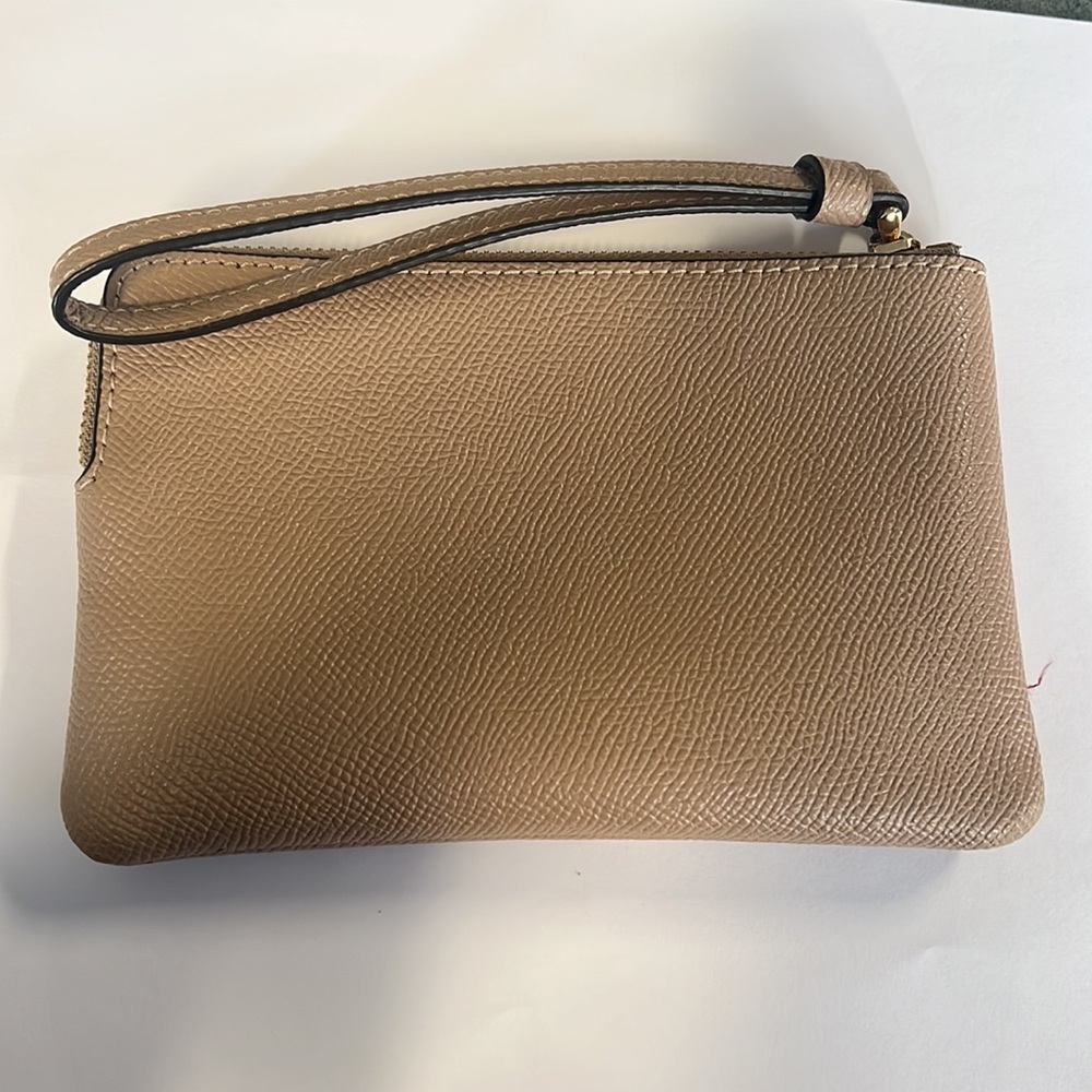 ✨Coach Wallet Beige!✨ - Picture 3 of 3